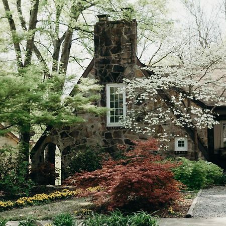 The Woodlawn Tudor Hot Springs Eksteriør billede
