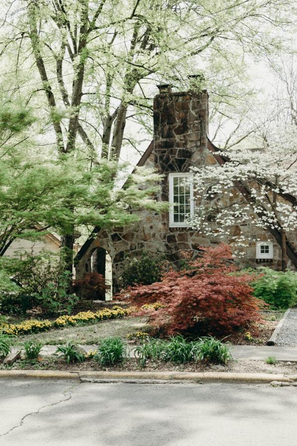 The Woodlawn Tudor Hot Springs Eksteriør billede