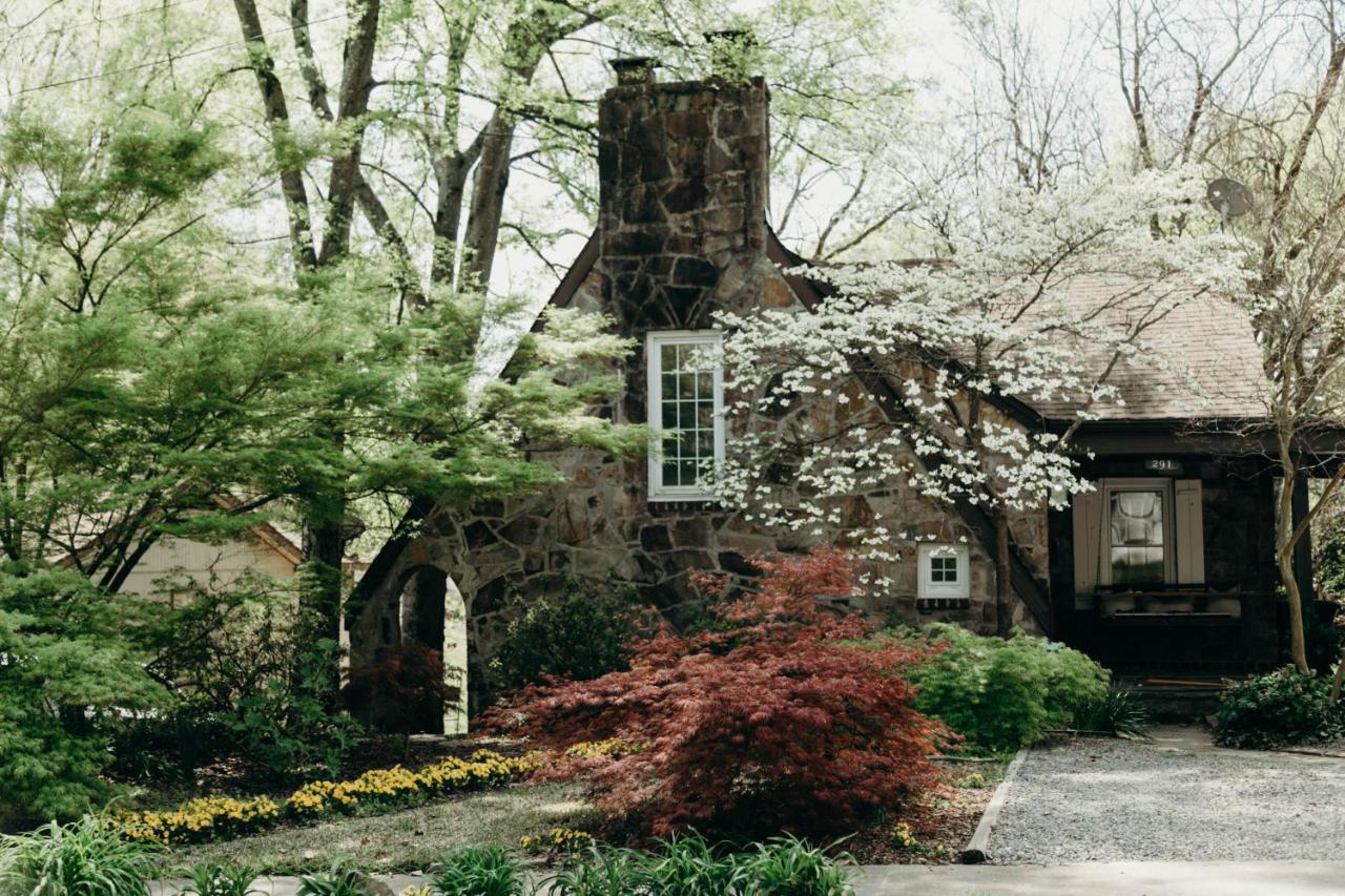 The Woodlawn Tudor Hot Springs Eksteriør billede